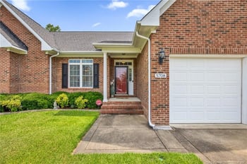 5708 Gentleman Dr, Hope Mills, NC 28348
