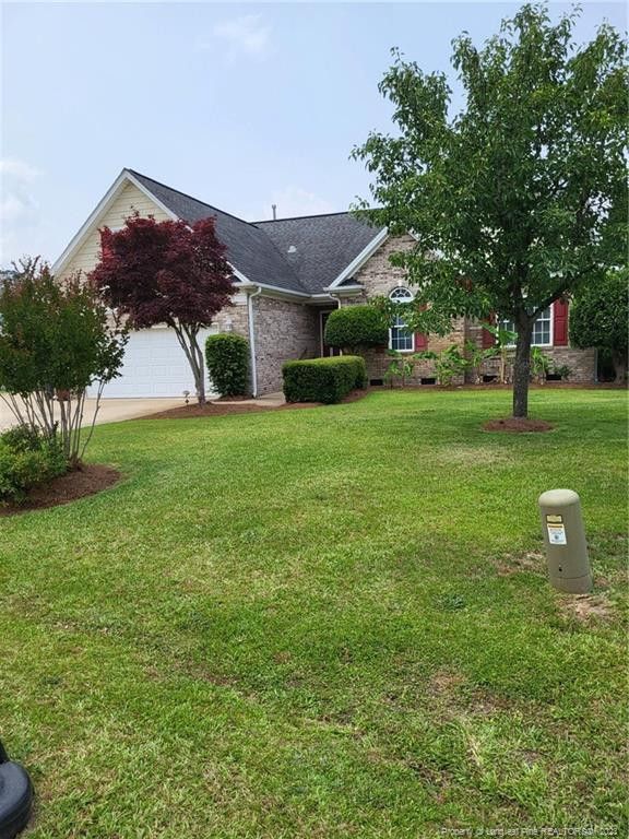 5708 Trotter Ct, Hope Mills, NC 28348