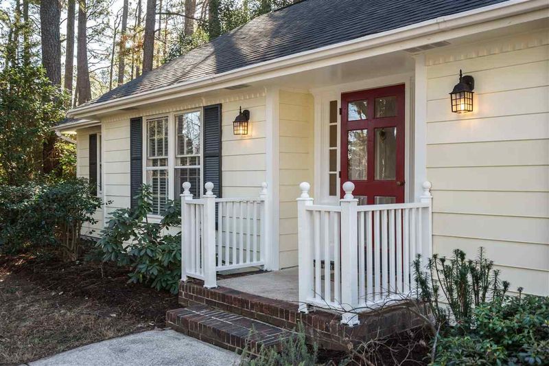 5709 Timber Ridge Dr, Raleigh, NC 27609