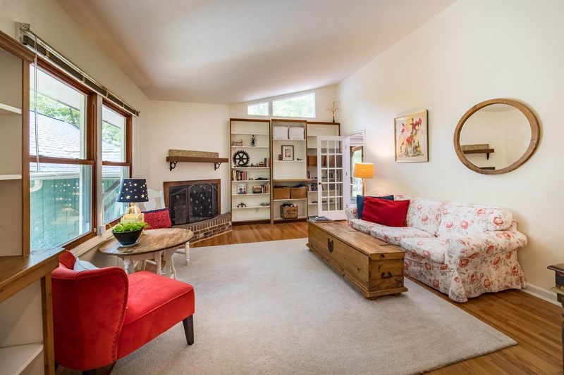 5710 Hideaway Dr, Chapel Hill, NC 27516