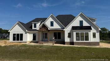 5711 Edge Farm Dr, Hope Mills, NC 28348
