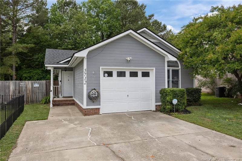 5712 Icarus Cir, Fayetteville, NC 28304