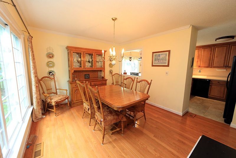 5712 Stardust Dr, Durham, NC 27712