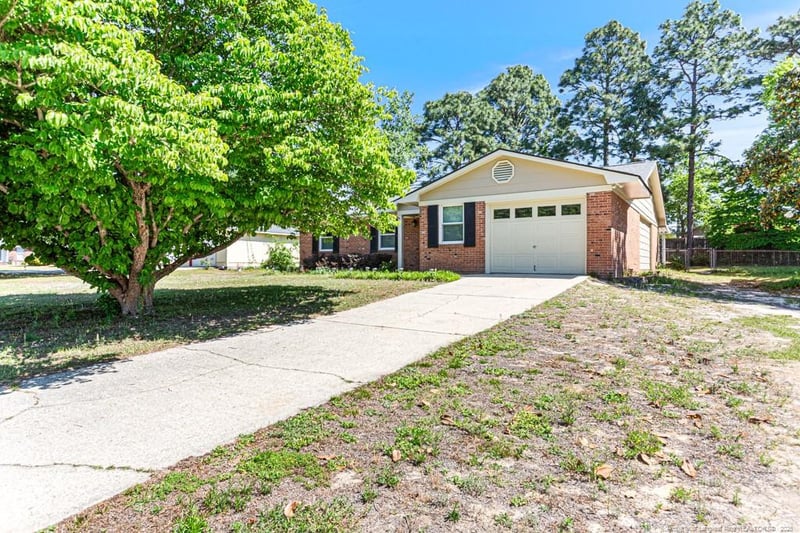 5714 Crenshaw Dr, Hope Mills, NC 28348