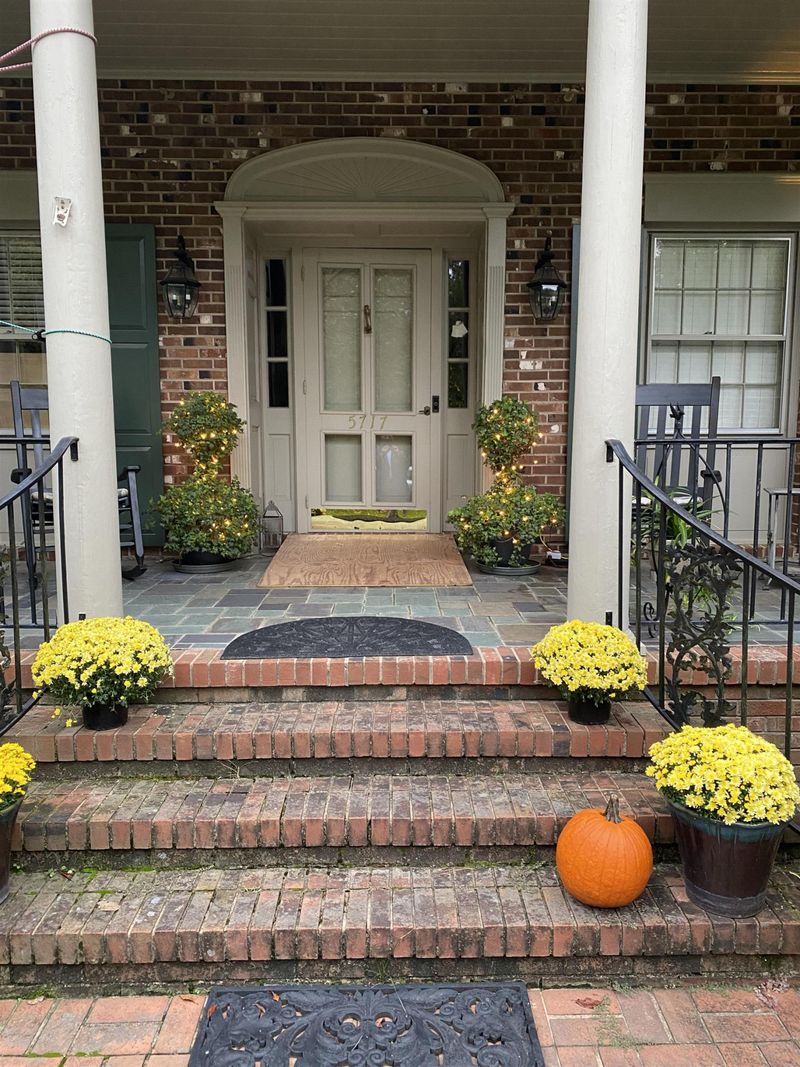 5717 Winthrop Dr, Raleigh, NC 27612