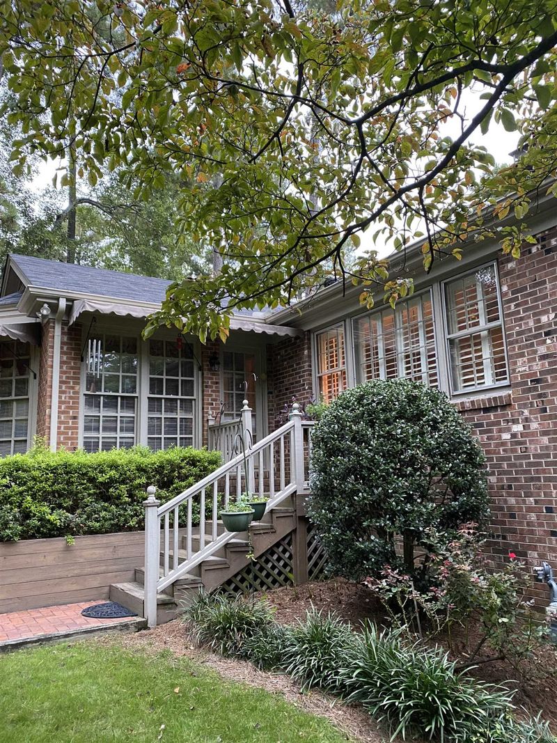 5717 Winthrop Dr, Raleigh, NC 27612