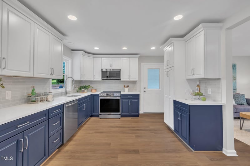 5718 Woodcrest Dr, Raleigh, NC 27603