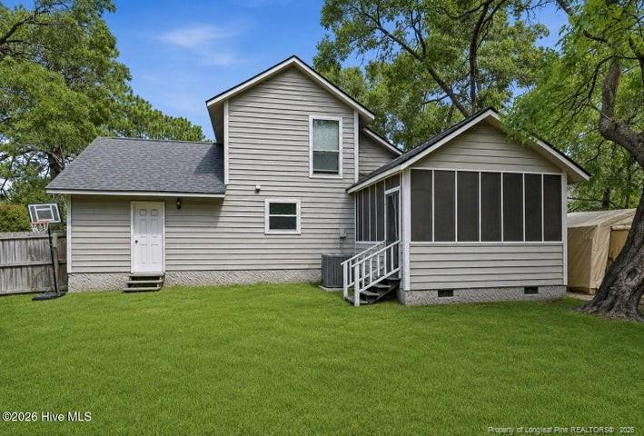 5719 Trevino St, Hope Mills, NC 28348
