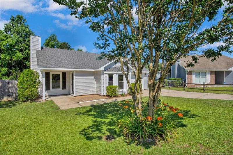 5720 Charbonneau Ct, Fayetteville, NC 28304