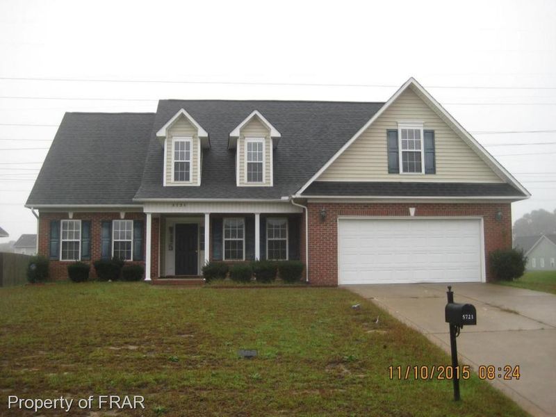 5721 Azure Dr, Hope Mills, NC 28348