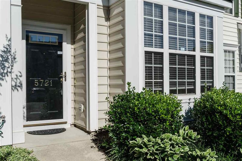 5721 Corbon Crest Ln, Raleigh, NC 27612