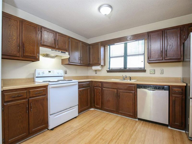 5721 Forest Lawn Ct, Raleigh, NC 27612