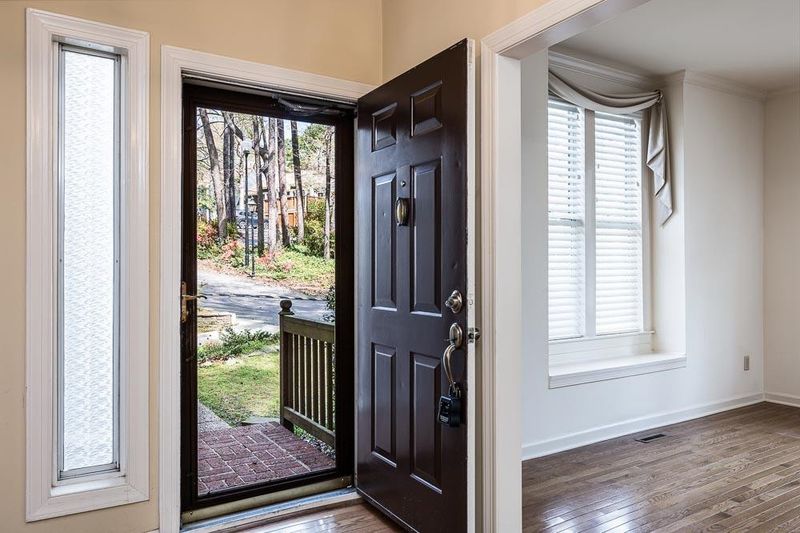 5721 Sentinel Dr, Raleigh, NC 27609
