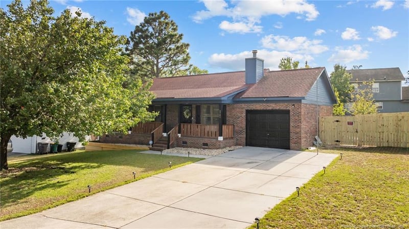 5721 Walkabout Rd, Hope Mills, NC 28348