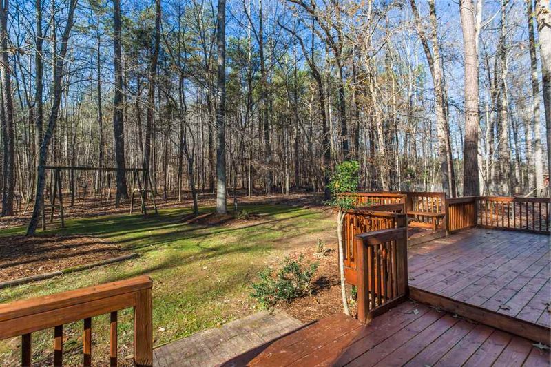 5723 Brisbane Dr, Chapel Hill, NC 27514