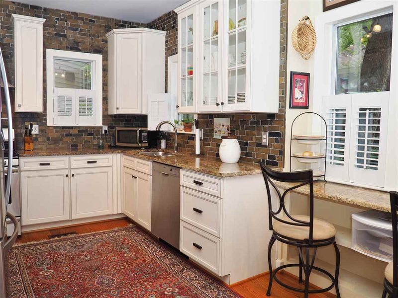 5723 Sentinel Dr, Raleigh, NC 27609