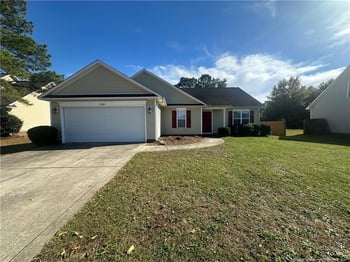 5724 Crepe Myrtle Dr, Hope Mills, NC 28348