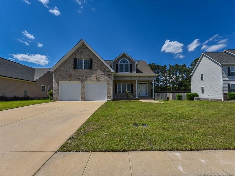 5724 Gentleman Dr, Hope Mills, NC 28348