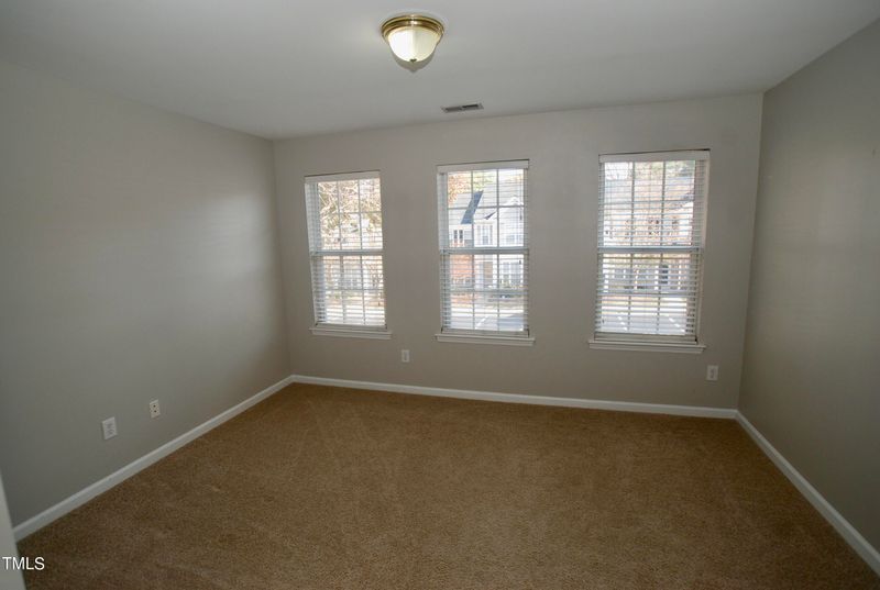 5725 Corbon Crest Ln, Raleigh, NC 27612