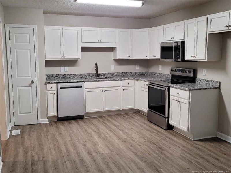 5725 Muscat Rd, Hope Mills, NC 28348