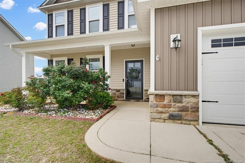 5726 Pondhaven Dr, Fayetteville, NC 28314