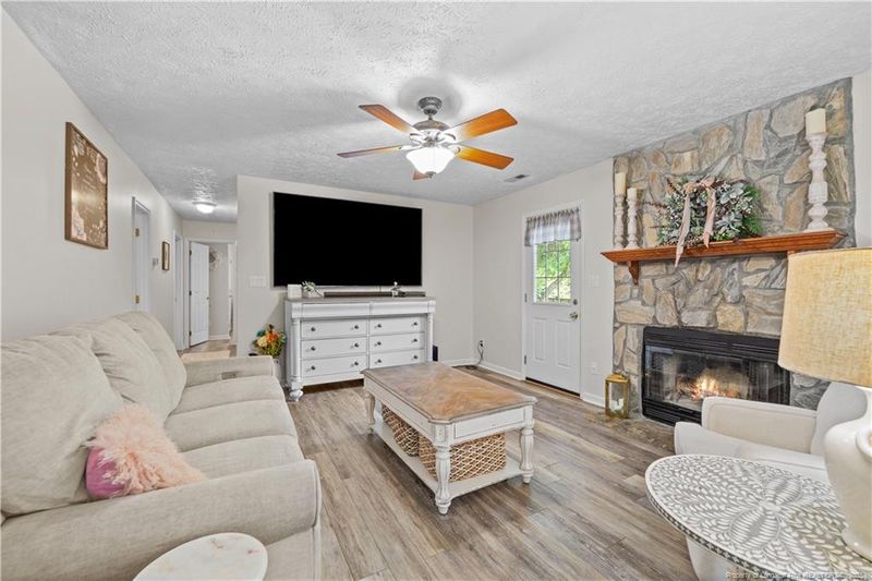 5726 Walkabout Rd, Hope Mills, NC 28348