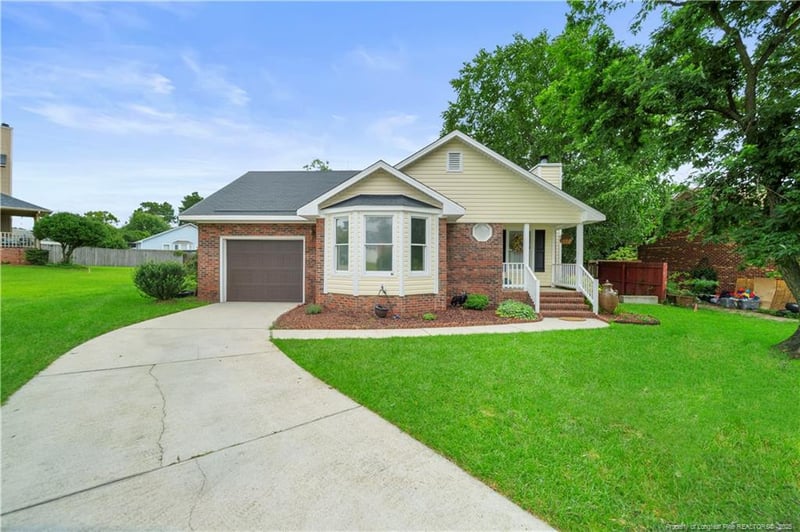 5726 Walkabout Rd, Hope Mills, NC 28348
