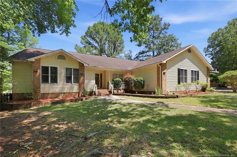573 Broadmoor Ct, Sanford, NC 27332
