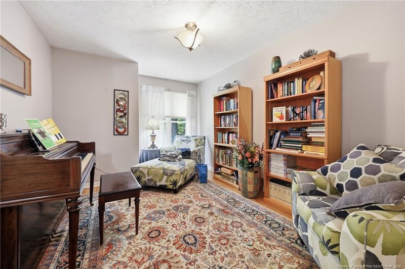 573 Broadmoor Ct, Sanford, NC 27332
