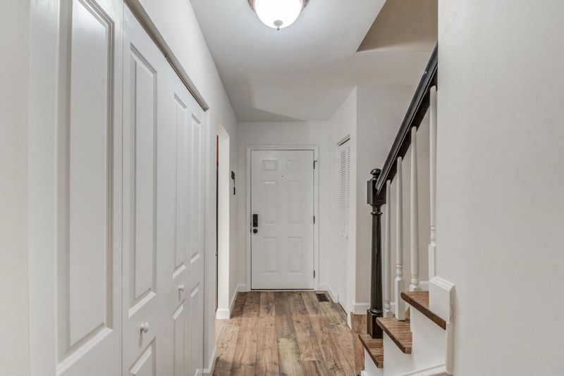 5730 Three Oaks Dr, Raleigh, NC 27612