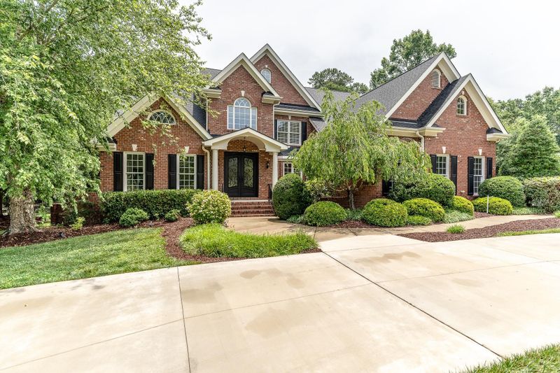 5732 Thistleton Ln, Raleigh, NC 27606