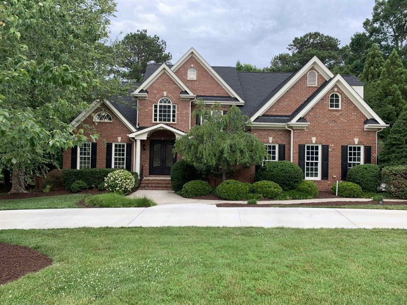 5732 Thistleton Ln, Raleigh, NC 27606