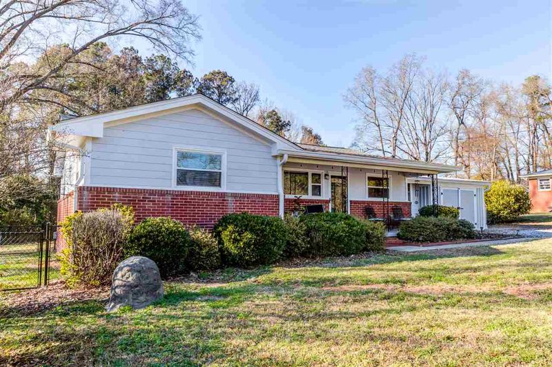 5734 Woodcrest Dr, Raleigh, NC 27603