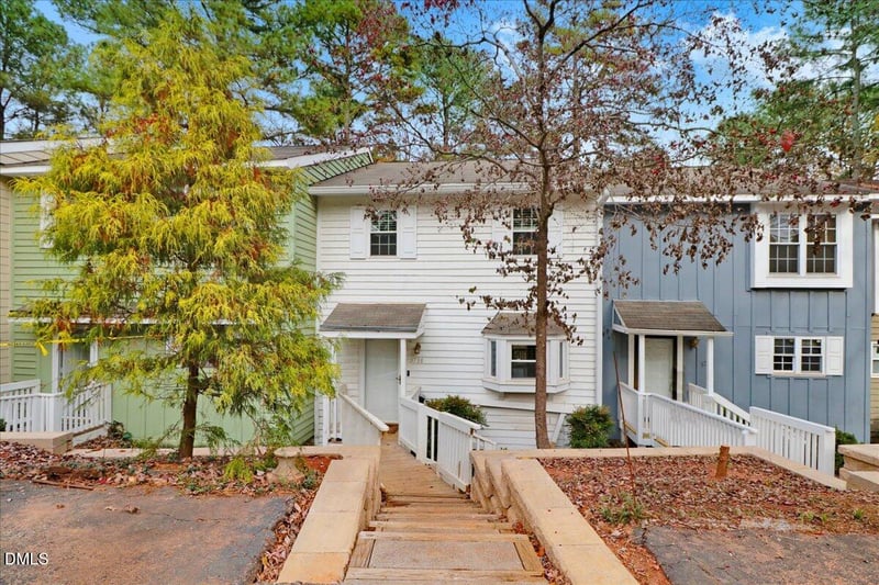 5738 Three Oaks Dr, Raleigh, NC 27612
