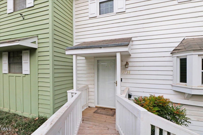 5738 Three Oaks Dr, Raleigh, NC 27612