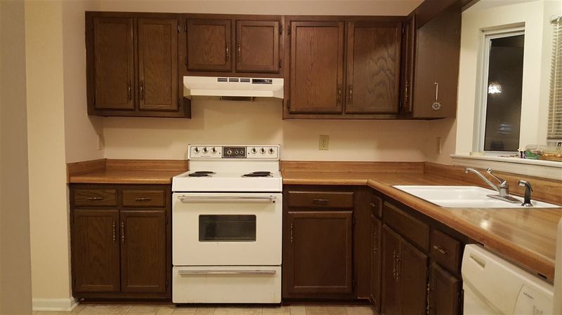 5744 Poolside Dr, Raleigh, NC 27612