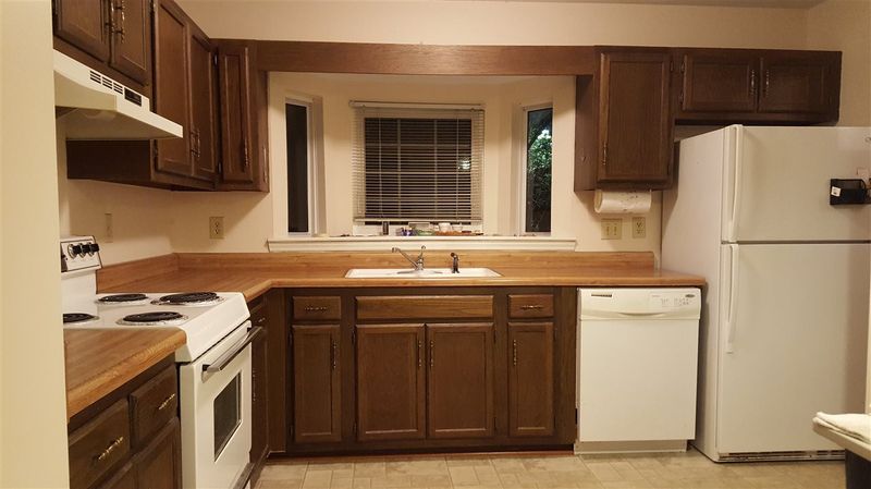 5744 Poolside Dr, Raleigh, NC 27612
