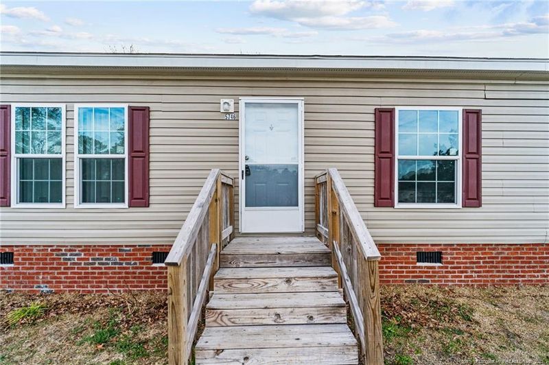 5746 Medicus Ln, Hope Mills, NC 28348