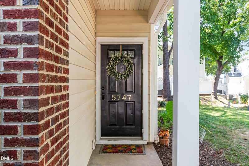 5747 Corbon Crest Ln, Raleigh, NC 27612