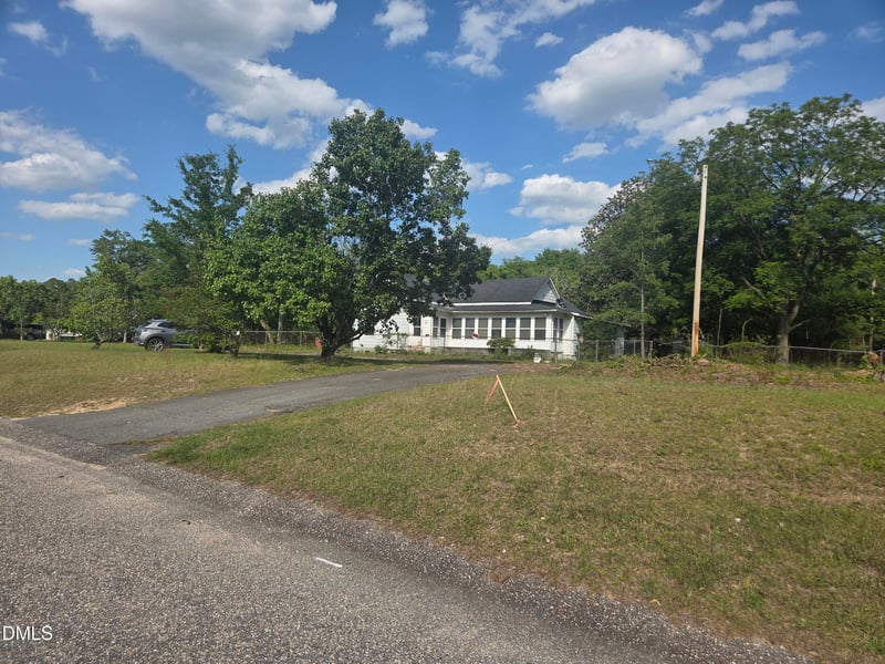 5747 Medicus Ln, Hope Mills, NC 28348
