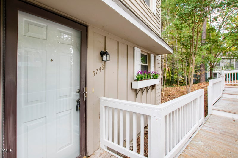 5748 3 Oaks Dr, Raleigh, NC 27612