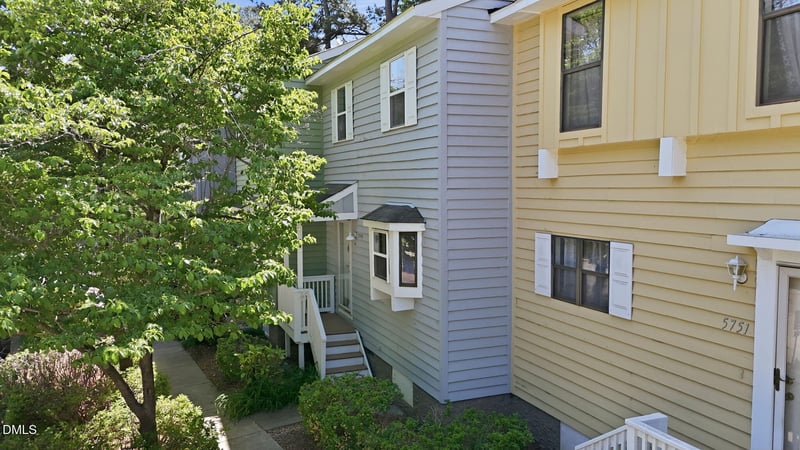 5749 Three Oaks Dr, Raleigh, NC 27612