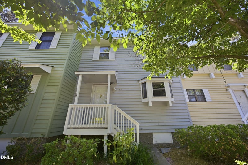 5749 Three Oaks Dr, Raleigh, NC 27612