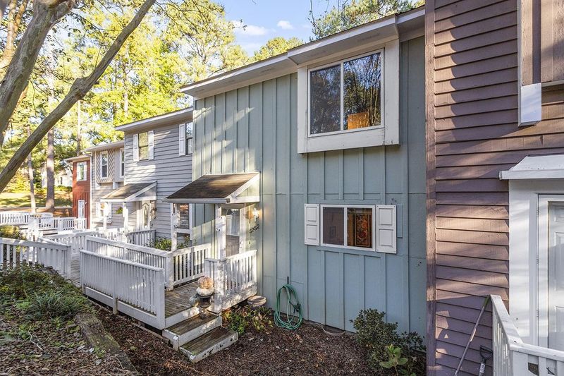 5752 Three Oaks Dr, Raleigh, NC 27612