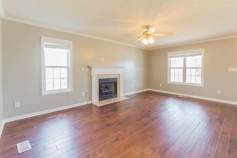 5752 Walking Trl, Hope Mills, NC 28348