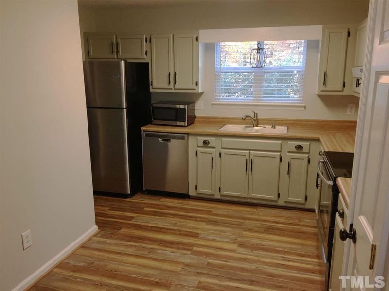 5760 Forest Lawn Ct, Raleigh, NC 27612