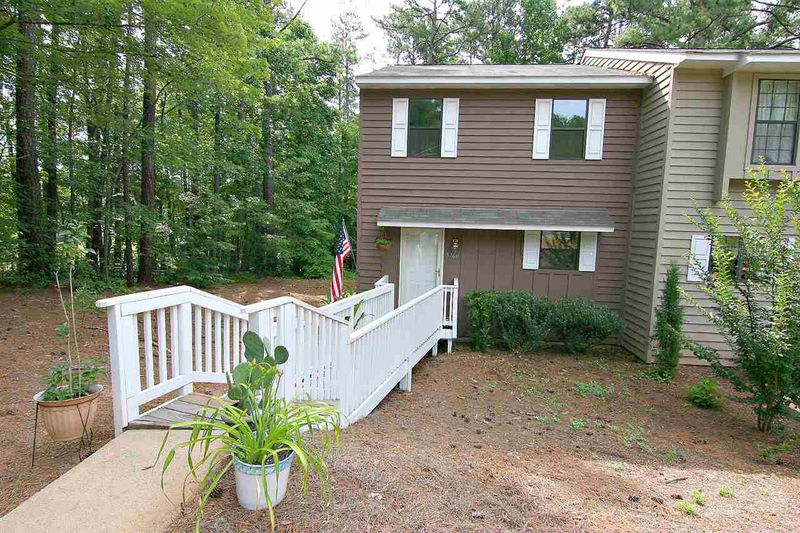 5760 Poolside Dr, Raleigh, NC 27612
