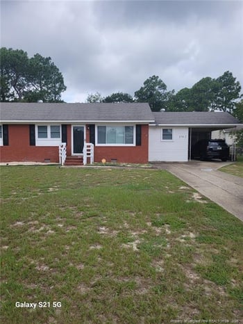 5762 Dove Dr, Hope Mills, NC 28348