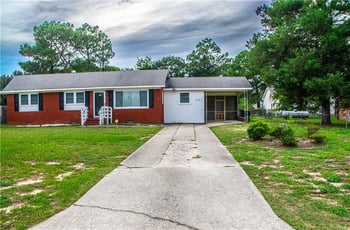 5762 Dove Dr, Hope Mills, NC 28348