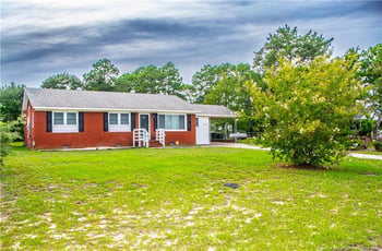 5762 Dove Dr, Hope Mills, NC 28348